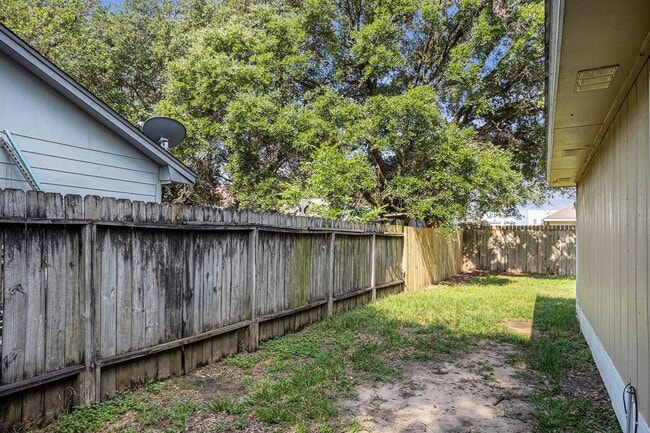 Building Photo - 2203 Crosscoach Ln