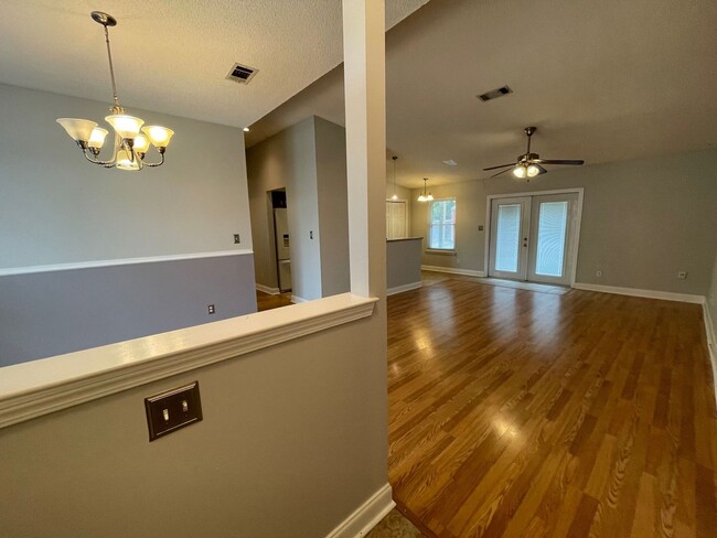 Building Photo - 8562 Vehlin Ct