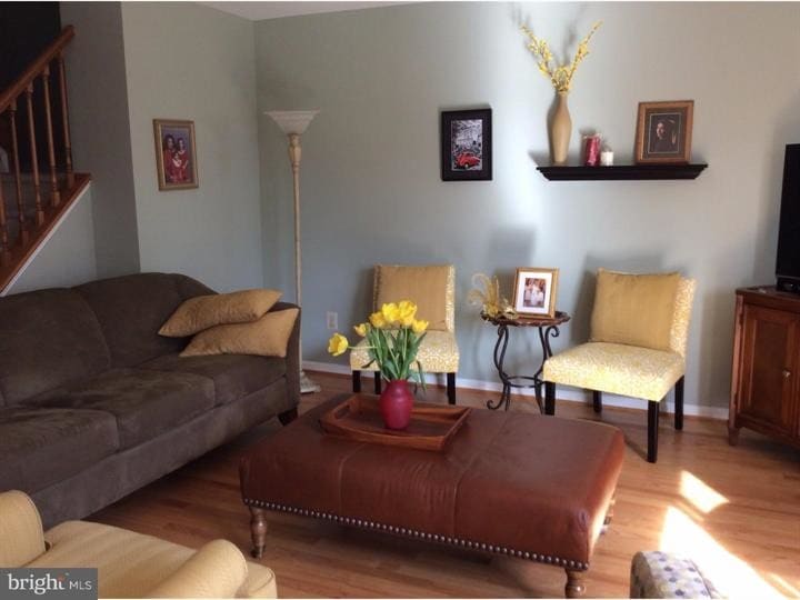 Family Room - 160 Canterbury Ln