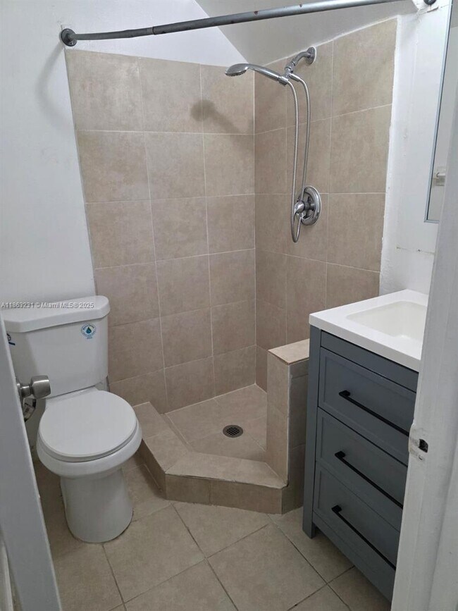 Building Photo - 1206 Seaview