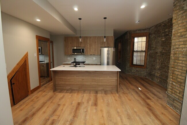 Building Photo - 1717 N Winchester Ave