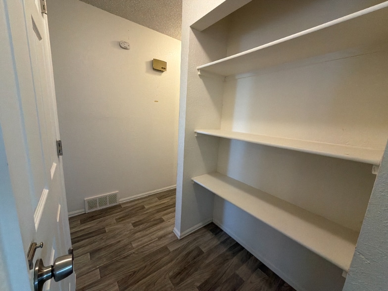 Building Photo - 914 S Del Norte Ave