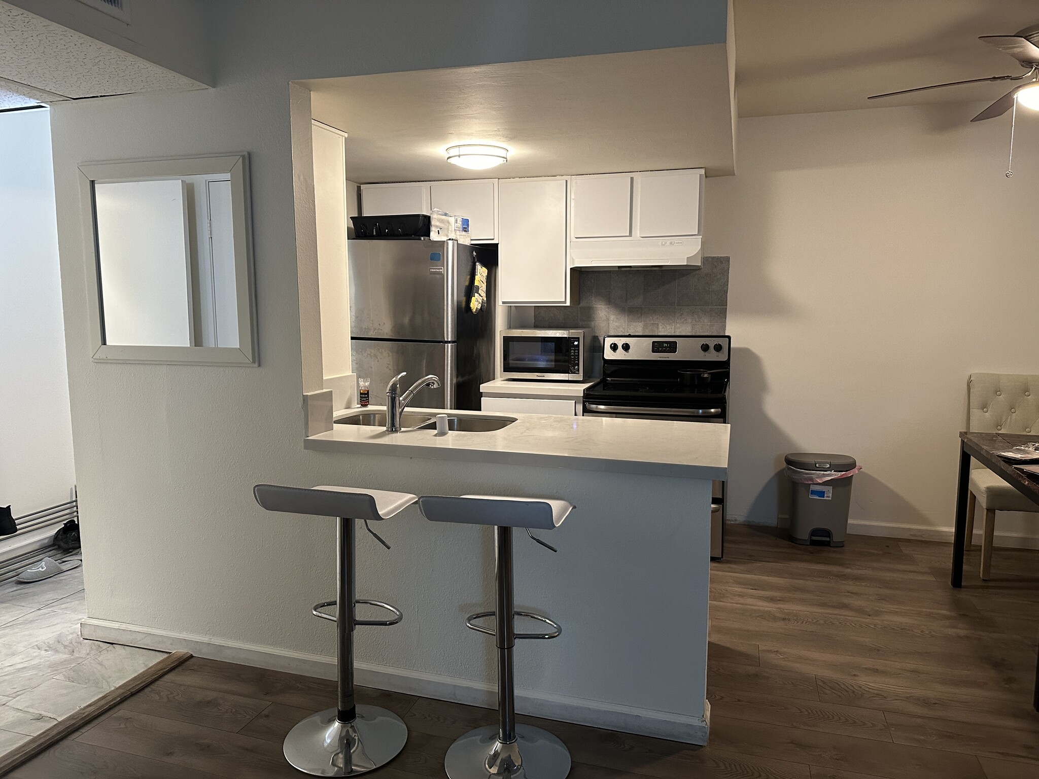 Building Photo - 421 S La Fayette Park Pl