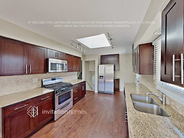 Building Photo - 8840 Hickory Dr