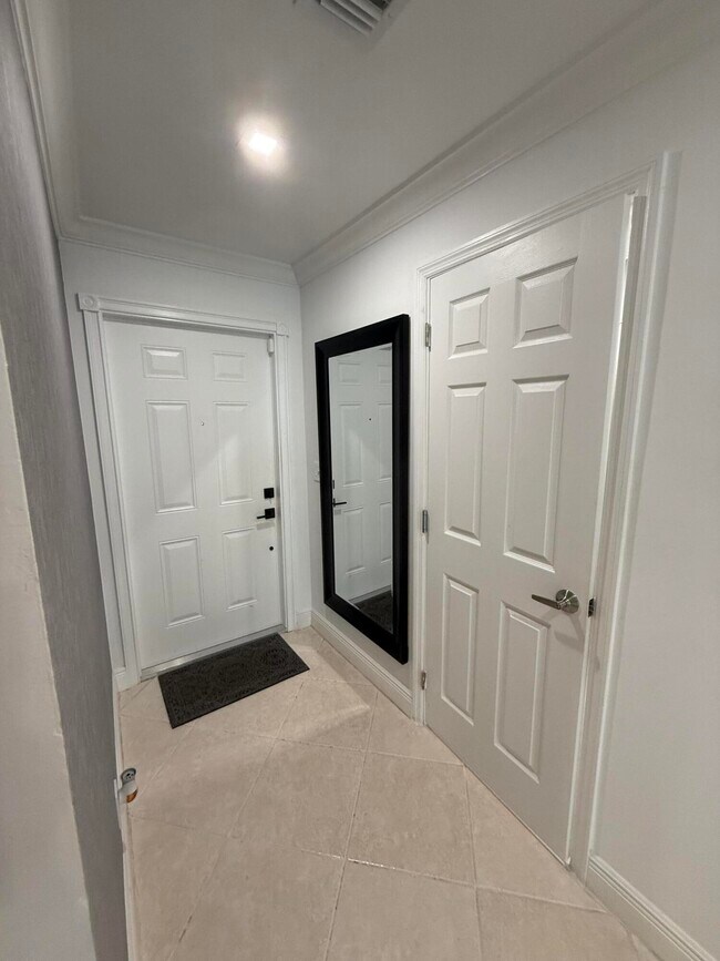 Building Photo - 12394 Westhampton Cir