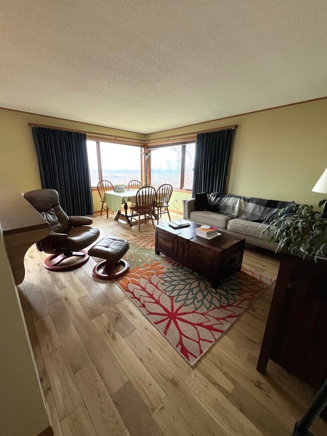 Building Photo - 2607 W 12th Street - Available May 8th - Short Term Rental Through October