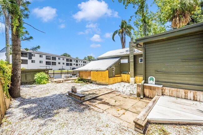 Building Photo - 2027 Panama Dr