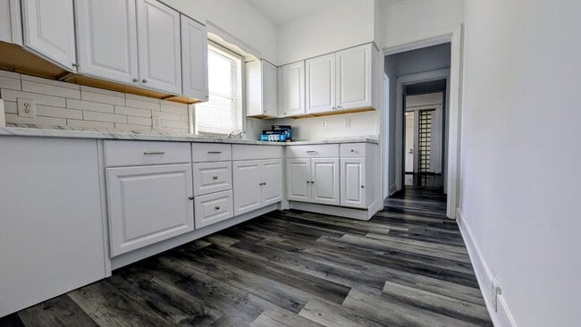 Building Photo - Updated 3-Bedroom | 1.5-Bath | Central AC | In-Unit Laundry – $1,800/month