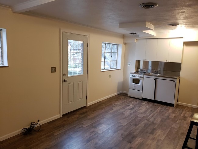 Building Photo - 2149 Evergreen Rd