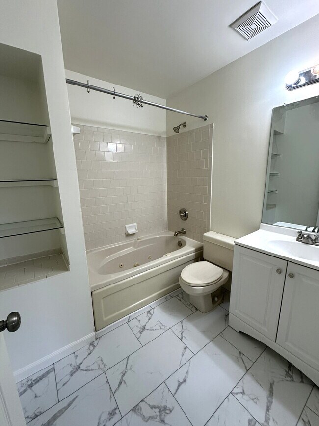 Building Photo - 3-Bed, 3.5-Bath Townhome in Sparks Glencoe