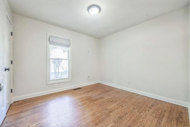 Building Photo - 2161 Chapel Hill Rd