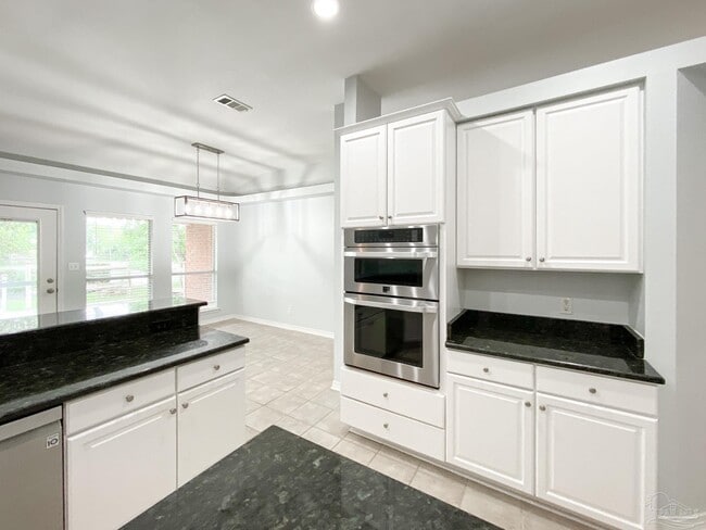 Building Photo - 9678 Westgate Cir