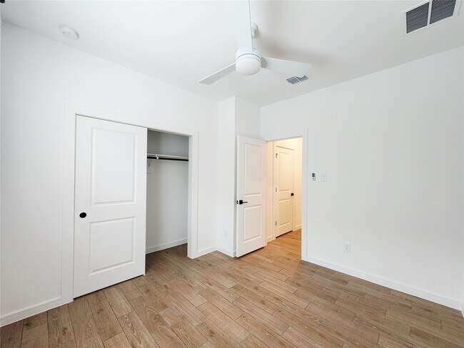 Building Photo - 8430 Bay Rdg Cir