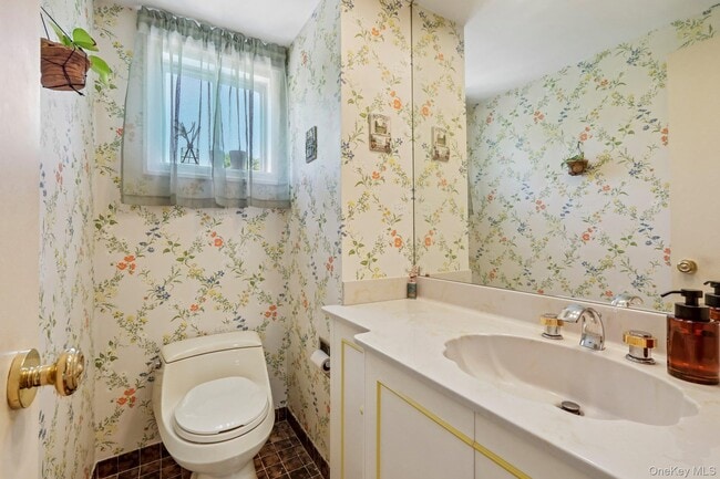 Building Photo - 181 Finmor Dr