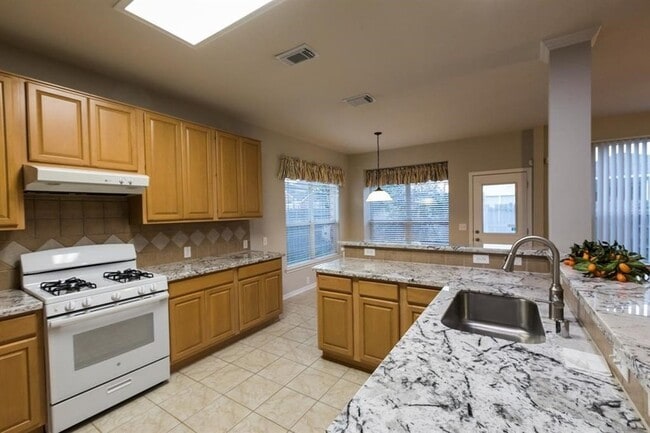 Building Photo - 2511 Sun Spot Ln