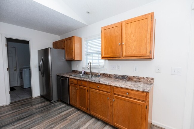 Building Photo - Charming 3Bed/2Bath house with 1 car garage in Greensboro