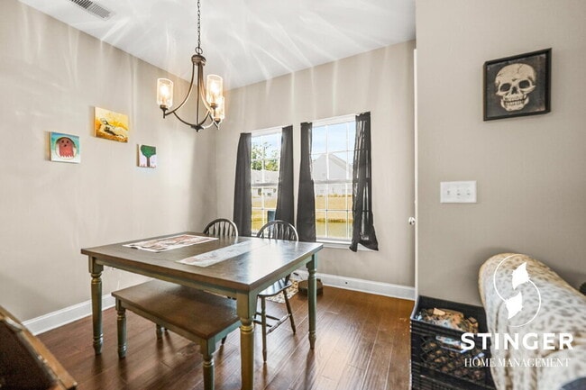 Building Photo - 332 Dante Cir