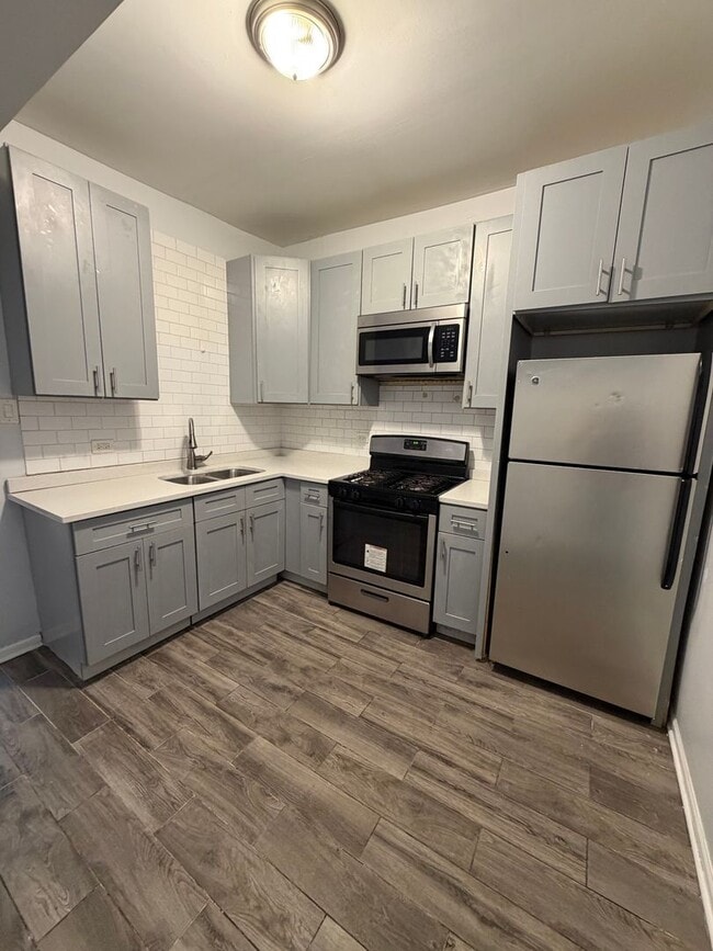 Building Photo - 7224 S St Lawrence Ave