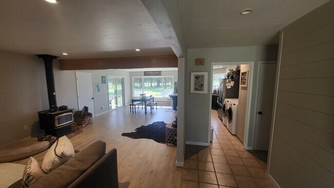 Building Photo - 4 bedroom 3 bath horse property- 6 acres i...