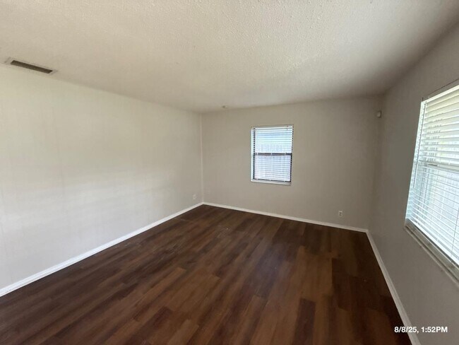 Building Photo - 4058 Minoso St