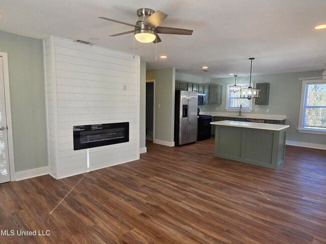 Building Photo - 412 Robert St