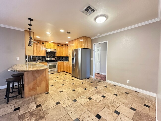 Building Photo - Beautiful 4 Bed 2 Bath FOR RENT!