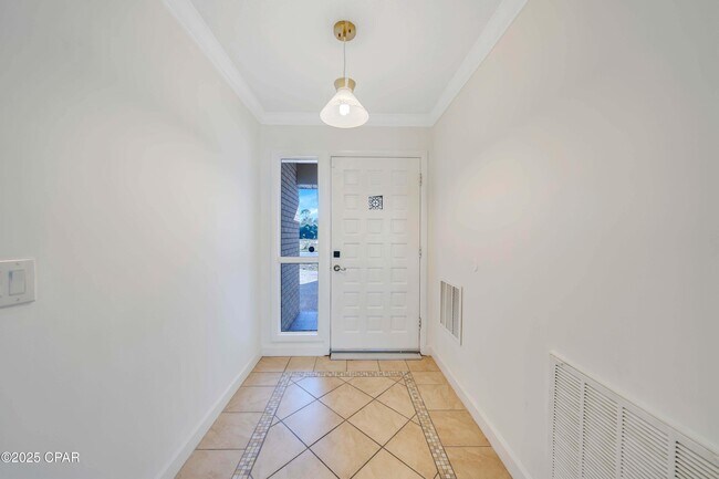 Building Photo - 205 Sunset Ln