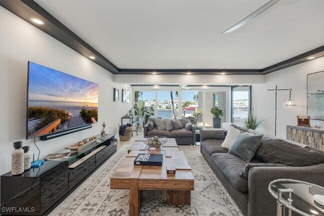 Building Photo - 800 River Point Dr