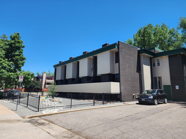 Primary Photo - 1900 Canyon Blvd