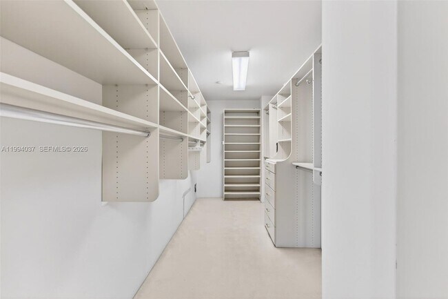 Building Photo - 2800 Island Blvd