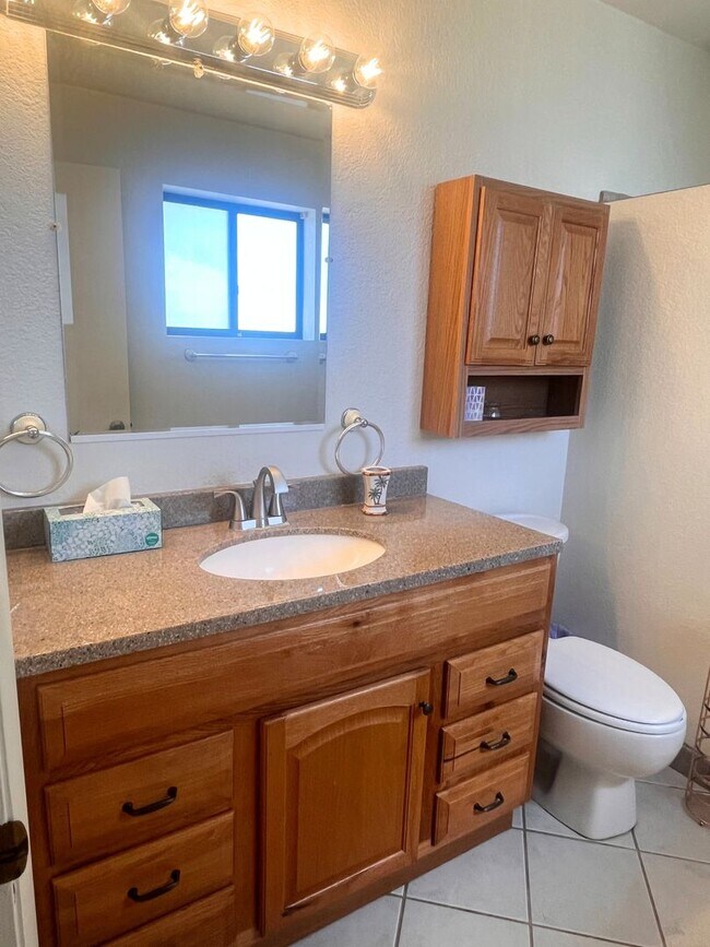 Building Photo - Lake views, lake views, lake views! Longte...