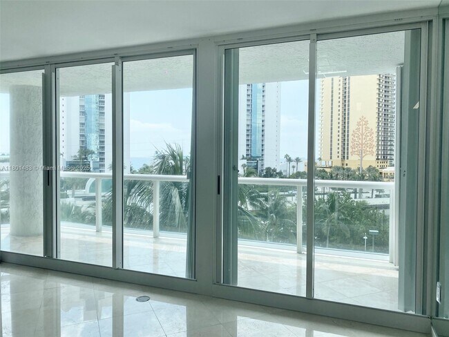 Building Photo - 16400 Collins Ave