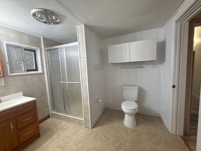 Building Photo - 809 Spruce Ave