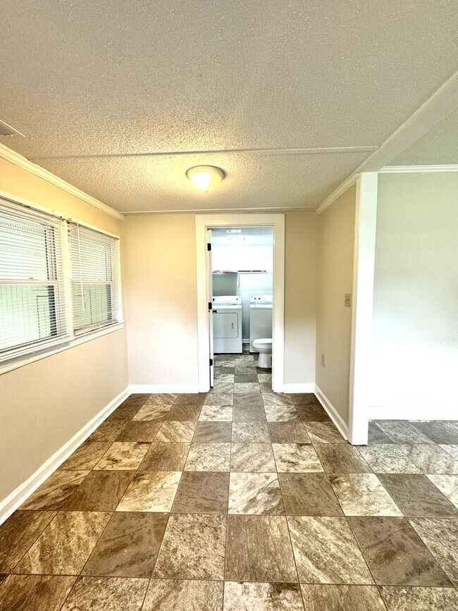 Building Photo - Great Location!  Minutes to MCAS!