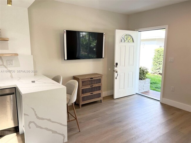 Building Photo - 1129 NE 111th St