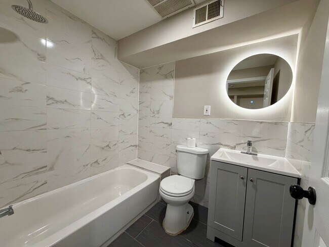 Building Photo - 172 Seymour Ave