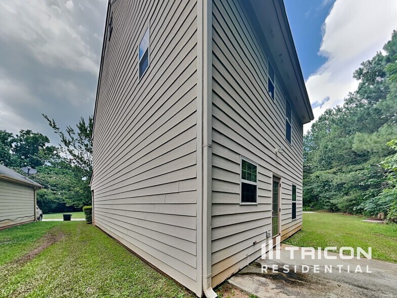 Building Photo - 1038 Wedgewood Ct NE
