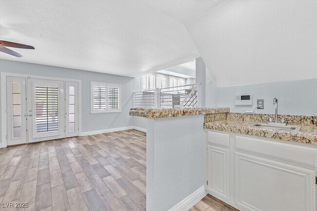 Building Photo - 8720 Pavia Dr