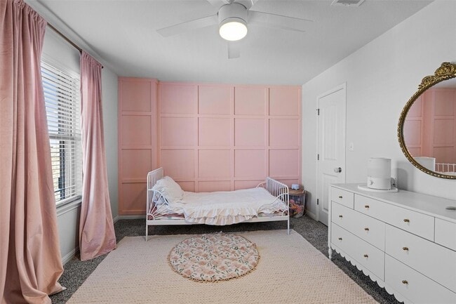 Building Photo - 137 Red Sun Dr