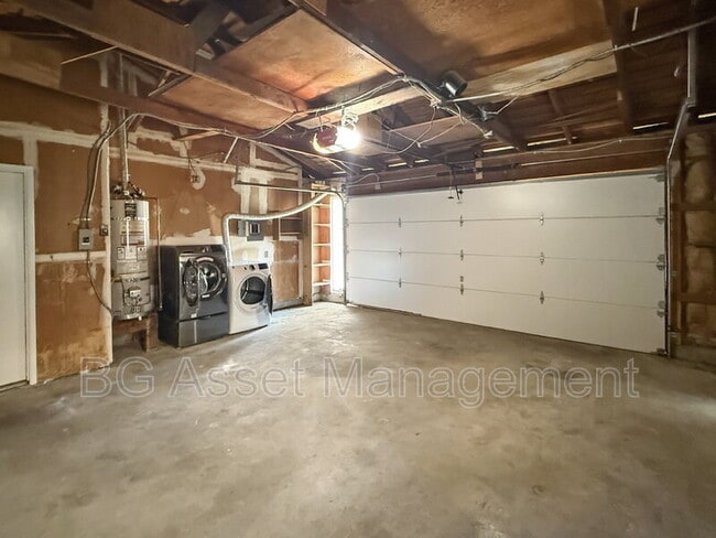 Building Photo - 2672 Doidge Ave