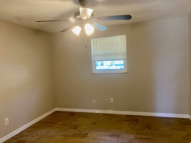 Building Photo - 1 bedroom, 1 bath apartment