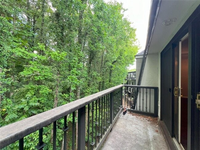 Building Photo - 3312 Pine Heights Dr NE