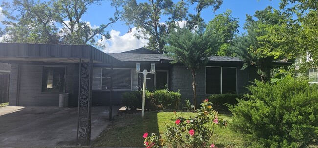 Building Photo - 4014 Farmer St