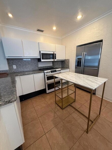 Building Photo - 359 Greenbriar Dr