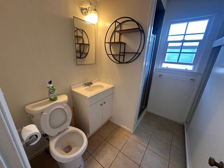 studio bathroom - 25 Lowell Ave