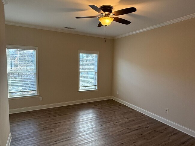 Building Photo - 371 Beacon St NW