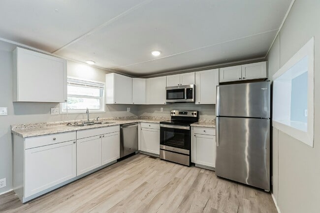 Building Photo - 2108 Ixora Ct