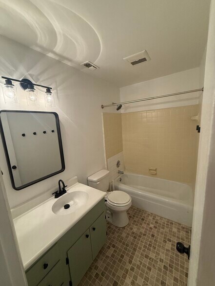 Upstairs Full Bathroom with Tub and Shower - 4640 Old Lantern Way