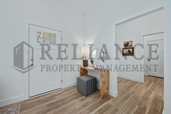 Building Photo - 607 Elmwood St