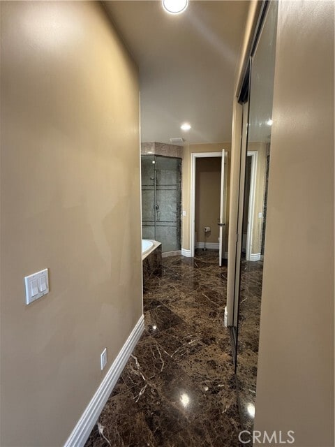 Building Photo - 211 Chicago